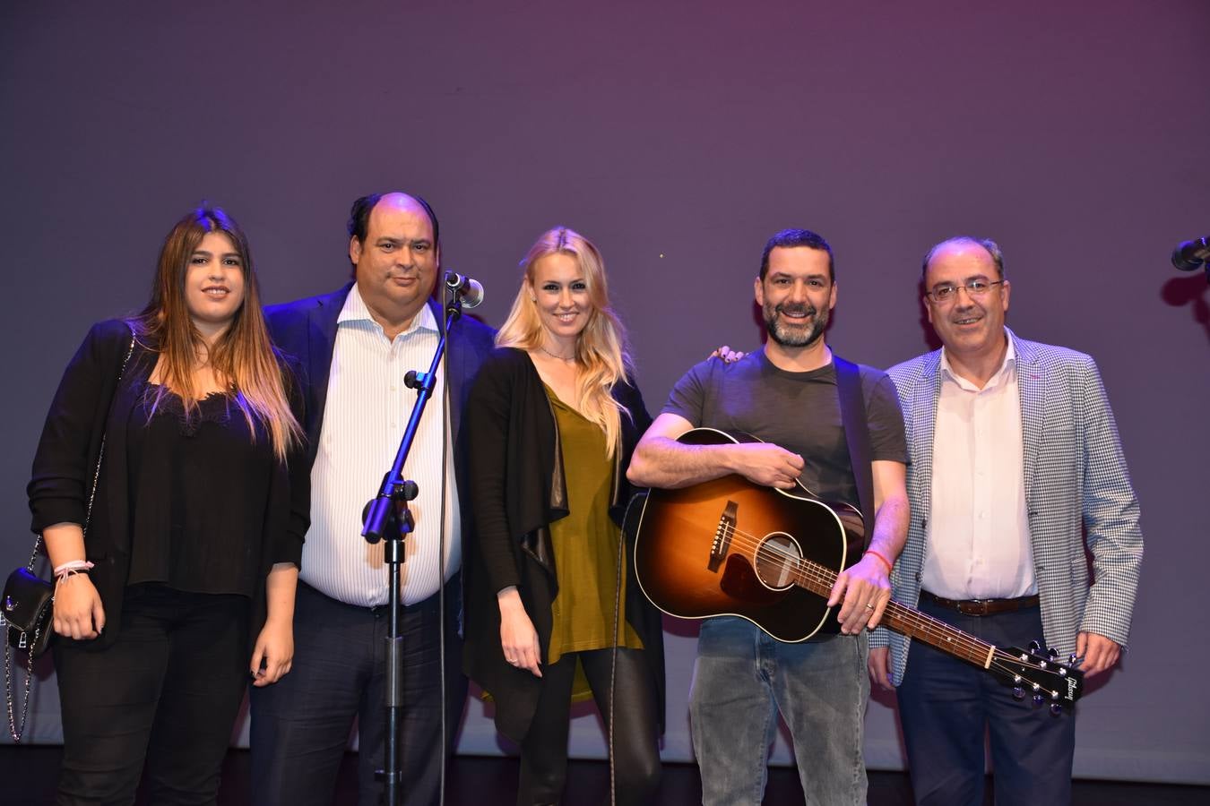 Veintidós expositores participan en el mercado, además de diferentes actividades en el aparcamiento del Silo 