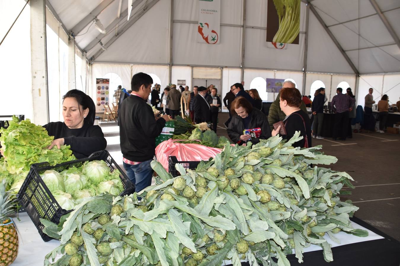 Veintidós expositores participan en el mercado, además de diferentes actividades en el aparcamiento del Silo 