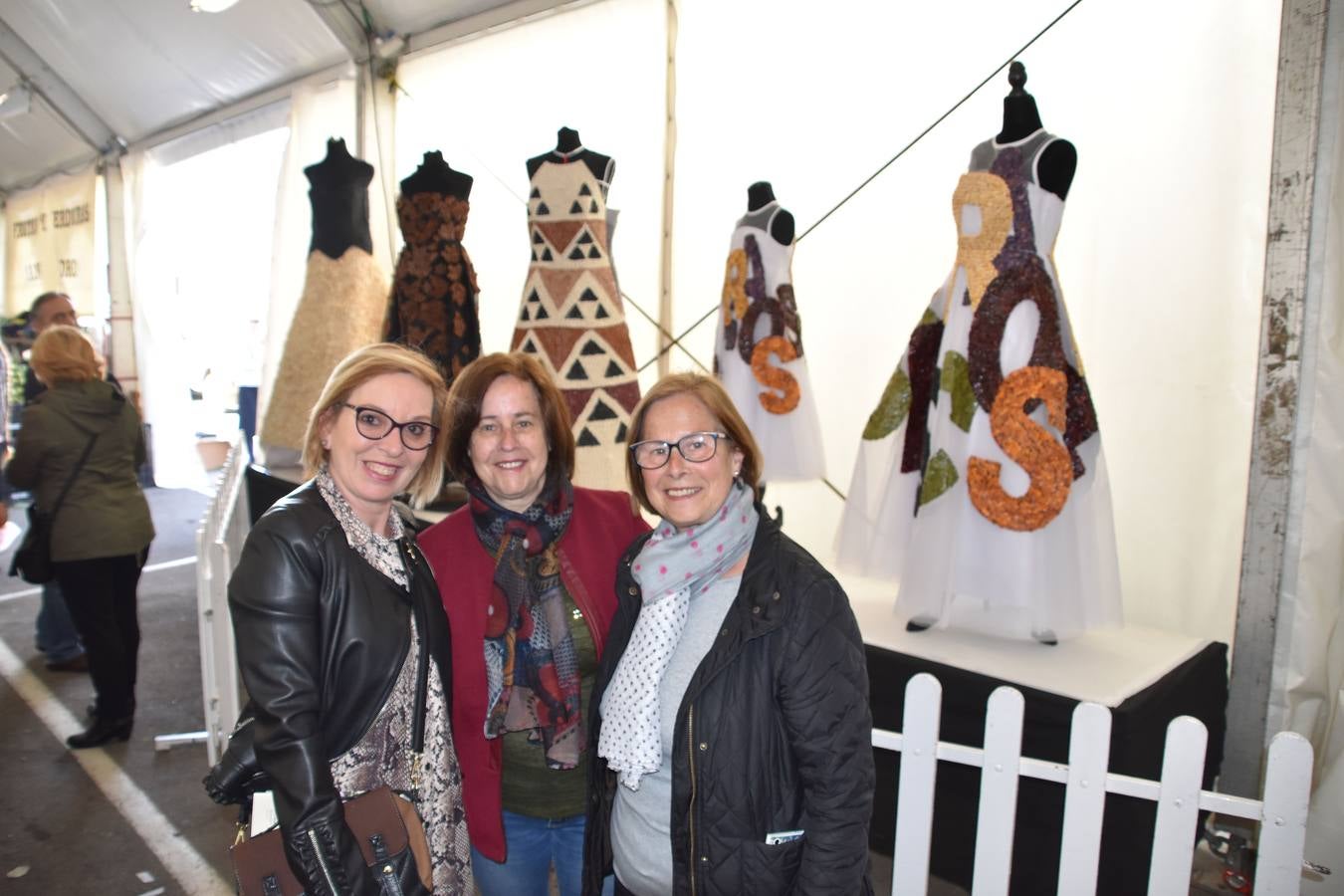 Veintidós expositores participan en el mercado, además de diferentes actividades en el aparcamiento del Silo 