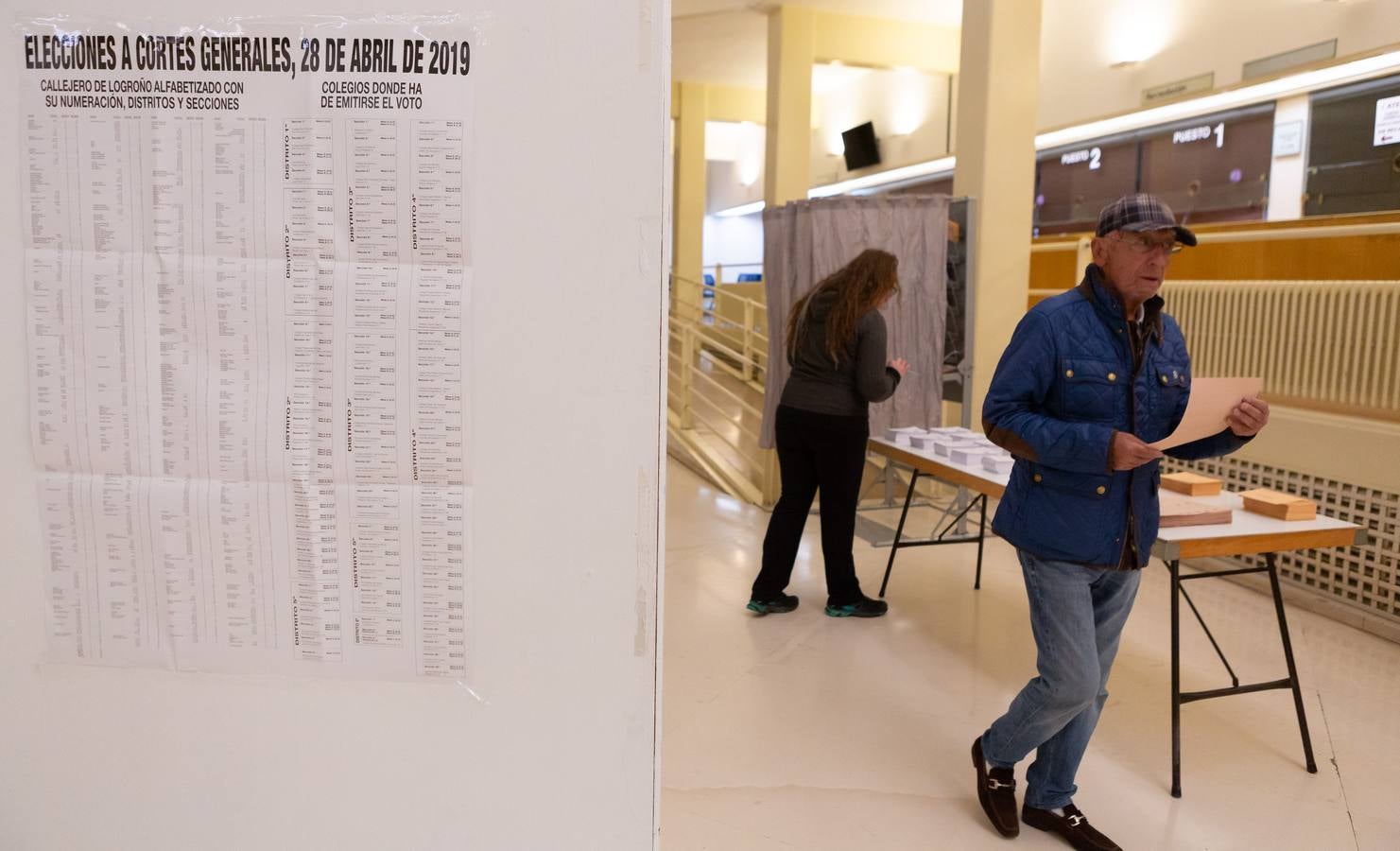 Elecciones generales en La Rioja: fotos de la mesa electoral del Ayuntamiento