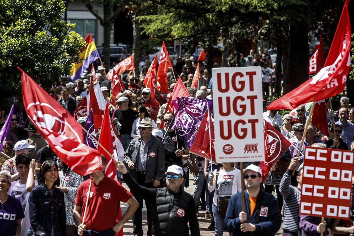 Las centrales mayoritarias logran reunir a entre 4.000 y 5.000 personas en la tradicional movilización del Día del Trabajo