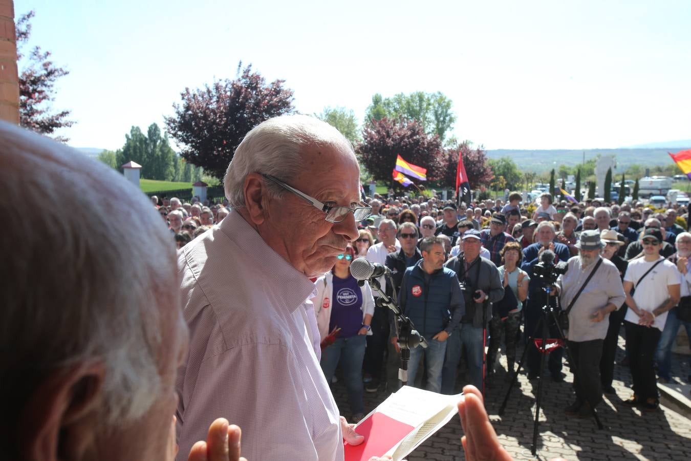 En el acto de hoy han participado, junto a los miembros de la asociación, representantes de sindicatos y partidos políticos