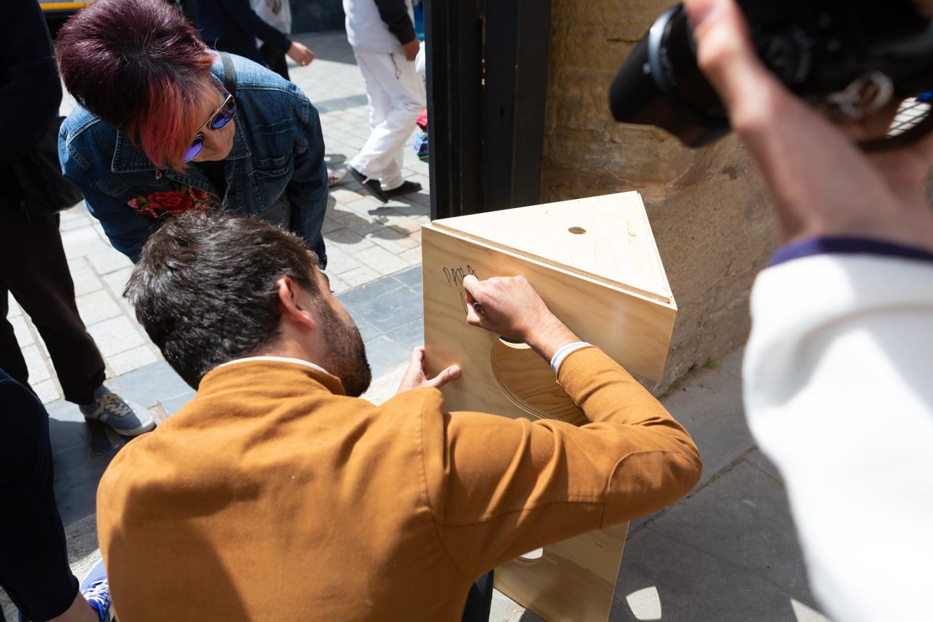 Fotos: Concéntrico reparte los módulos de la &#039;Taburete Tower&#039; entre los logroñeses