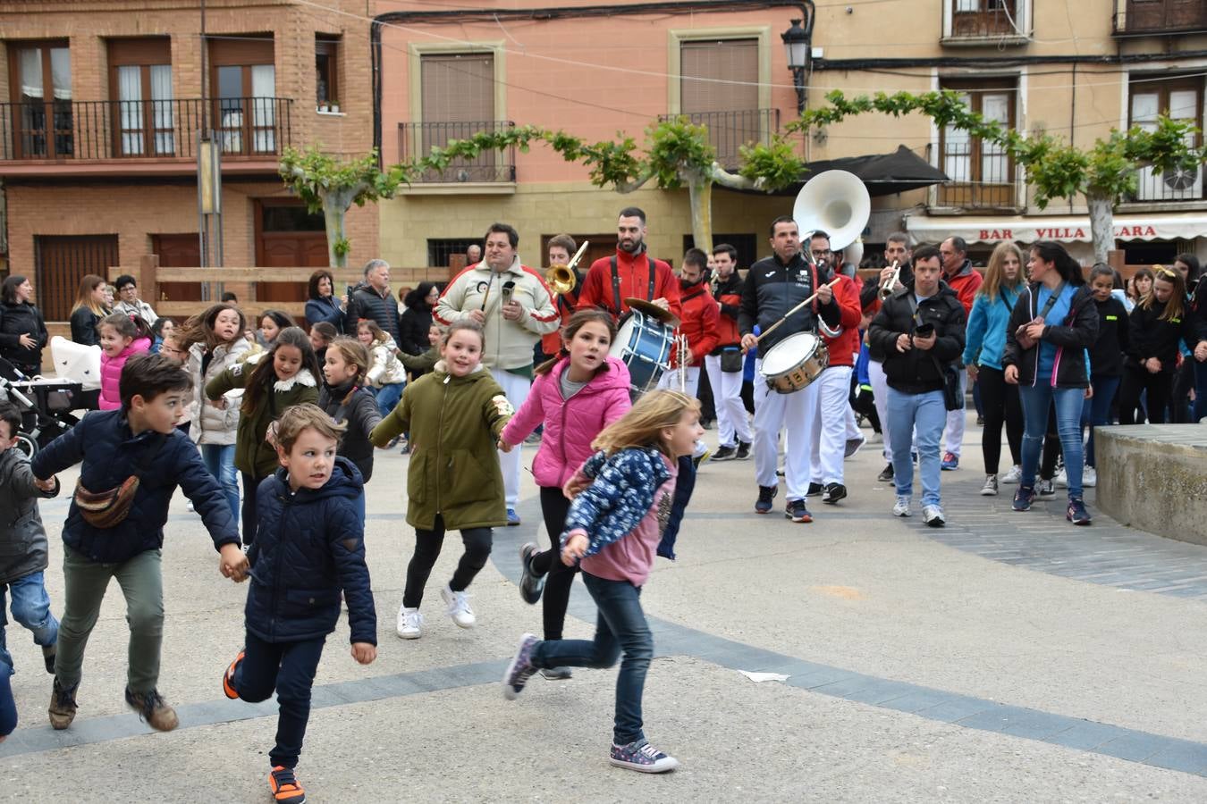 Fotos: Aldeanueva de Ebro comienza las fiestas de la Juventud