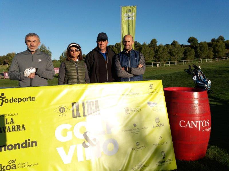 Los jugadores posaron un momento antes de comenzar el juego.