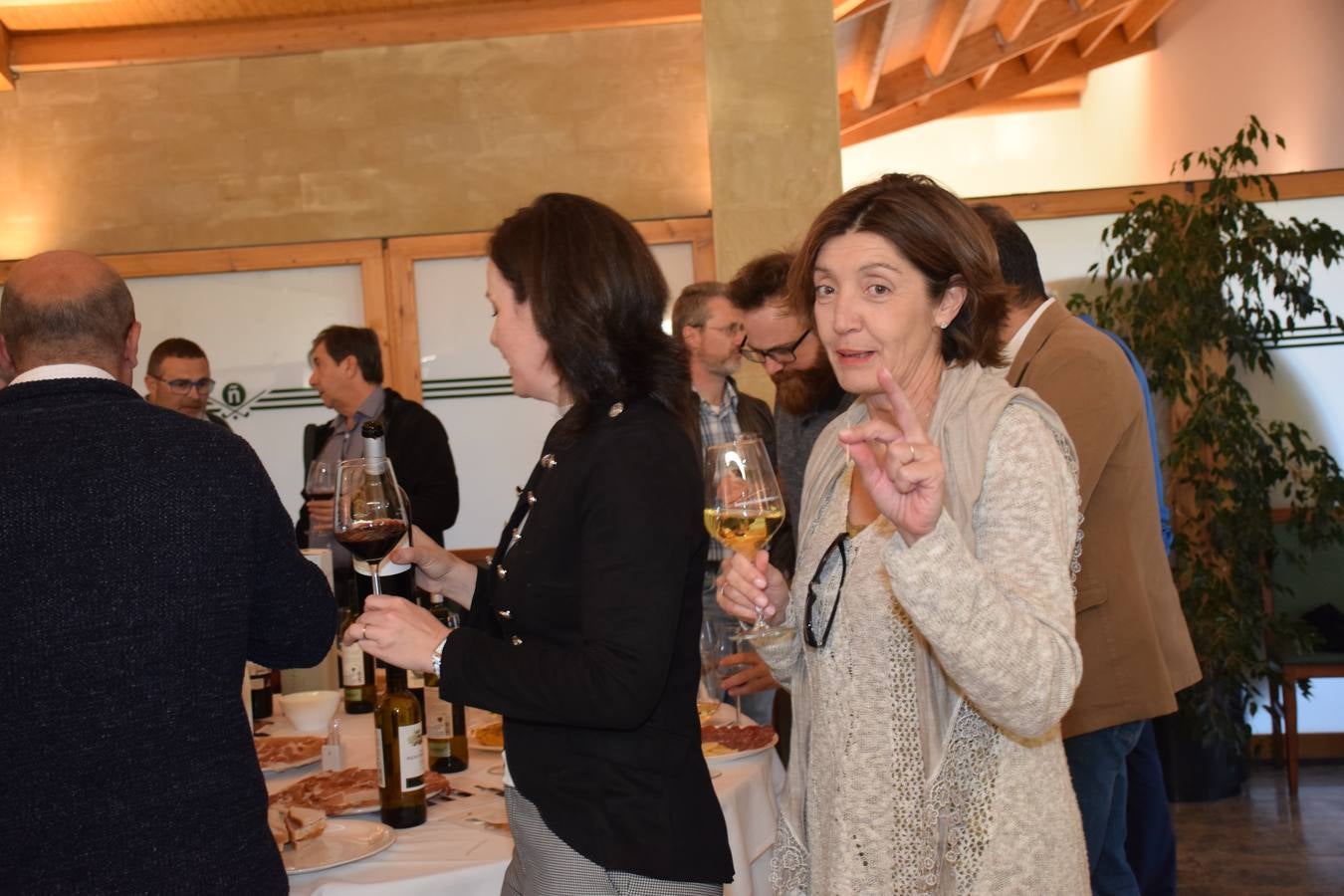 Los participantes en el Torneo Finca Valpiedra, de la Liga de Golf y Vino, disfrutaron de una cata de vinos de la bodega.