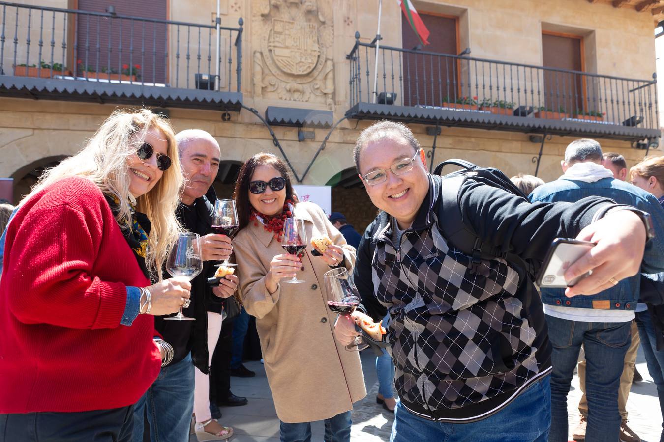 Elciego acogió la tercera edición del Día Movimiento DO con música, gastronomía y un brindis colectivo pcon vino de Rioja