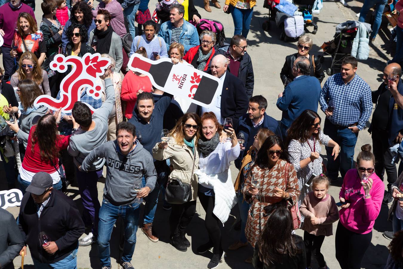 Elciego acogió la tercera edición del Día Movimiento DO con música, gastronomía y un brindis colectivo pcon vino de Rioja