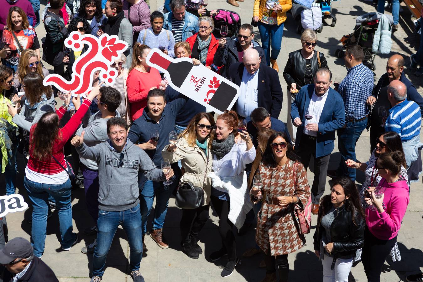 Elciego acogió la tercera edición del Día Movimiento DO con música, gastronomía y un brindis colectivo pcon vino de Rioja