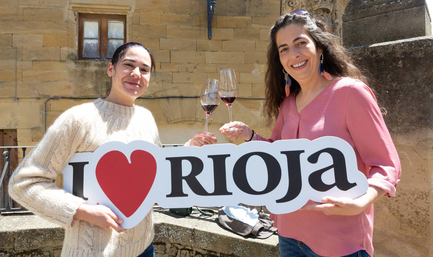 Elciego acogió la tercera edición del Día Movimiento DO con música, gastronomía y un brindis colectivo pcon vino de Rioja