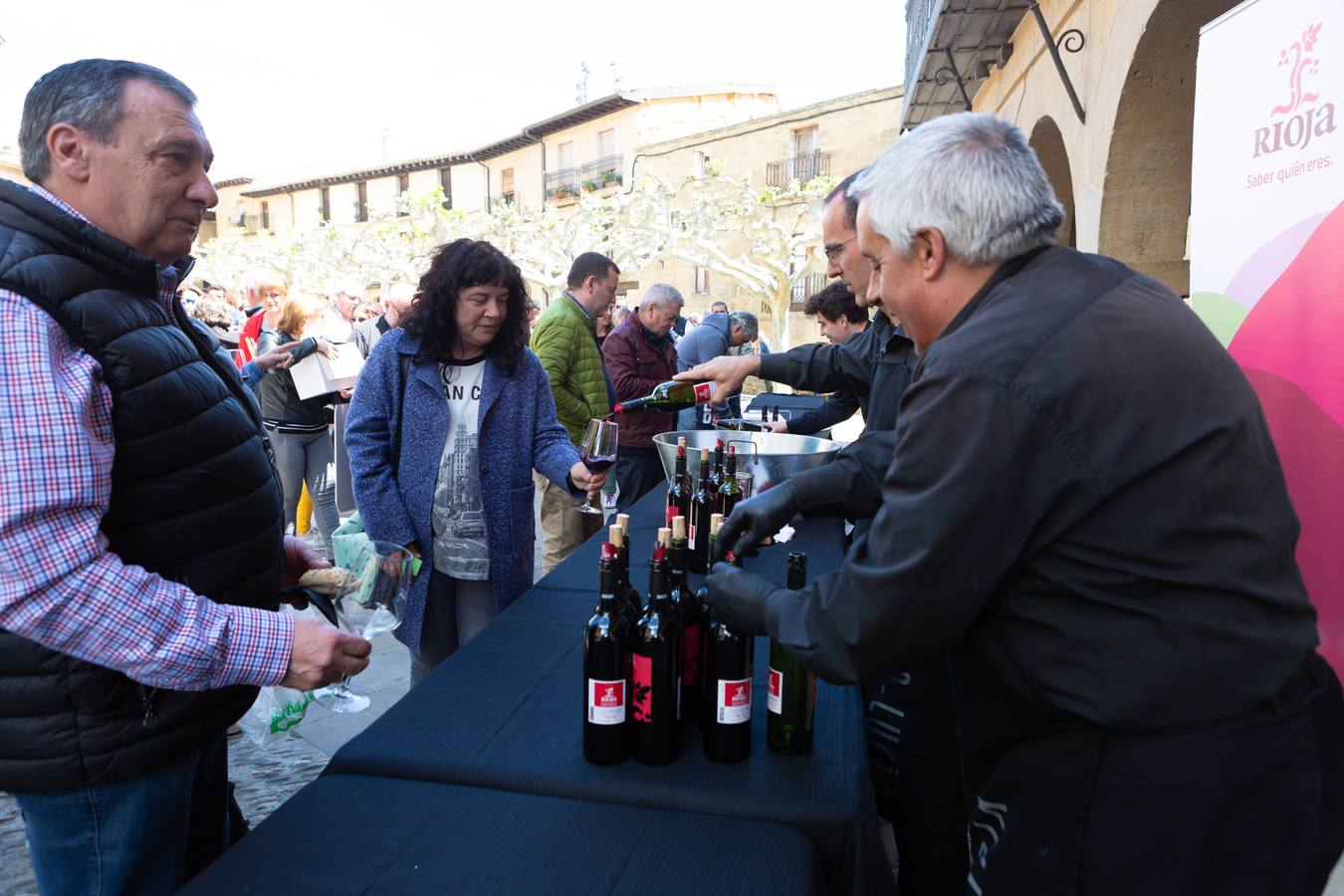 Elciego acogió la tercera edición del Día Movimiento DO con música, gastronomía y un brindis colectivo pcon vino de Rioja