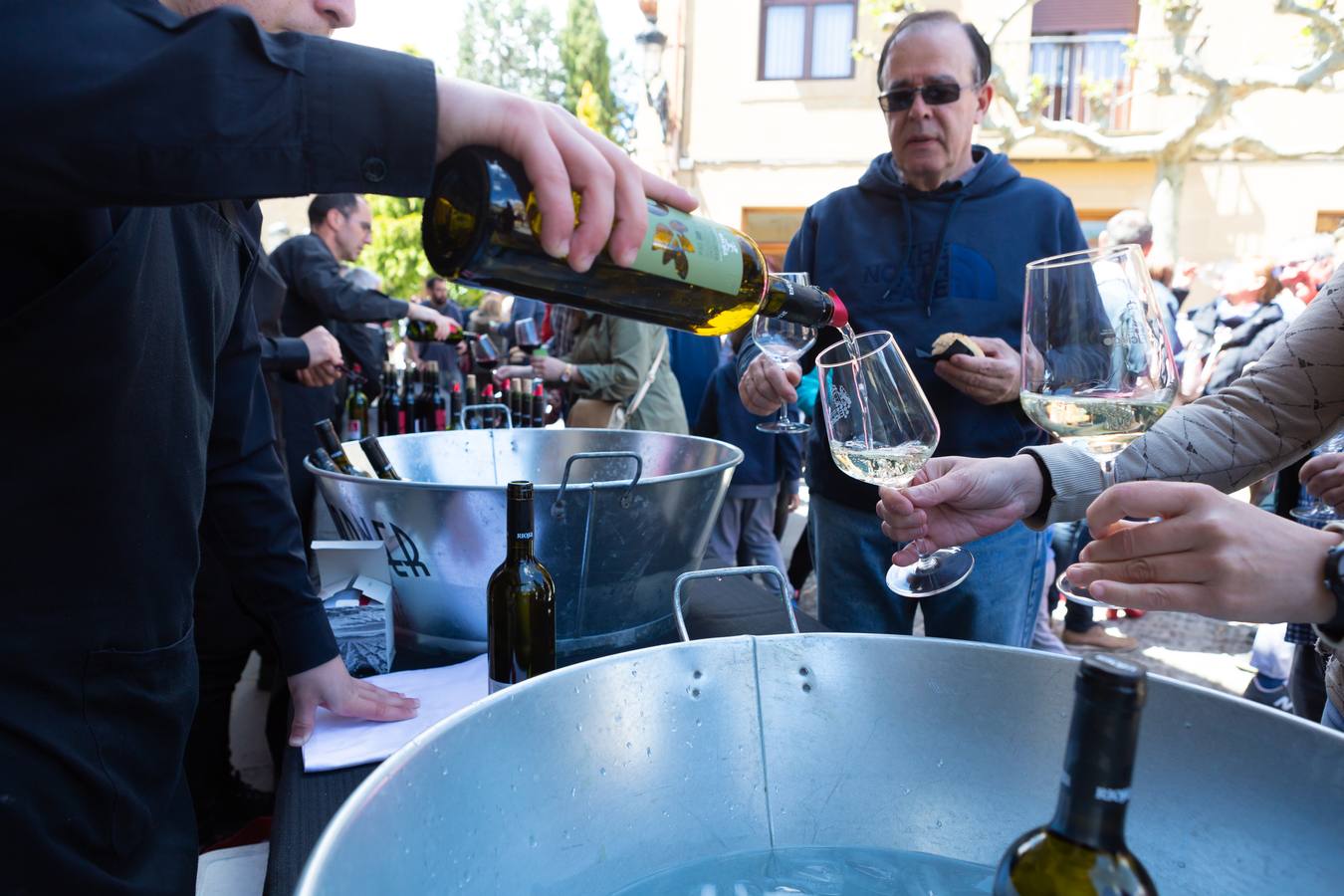 Elciego acogió la tercera edición del Día Movimiento DO con música, gastronomía y un brindis colectivo pcon vino de Rioja