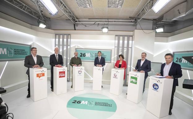 Los distintos candidatos de PSOE, PP, CambiaLo, Ciudadanos, Unidas Podemos-IU-Equo y PR+, antes de comenzar el debate.