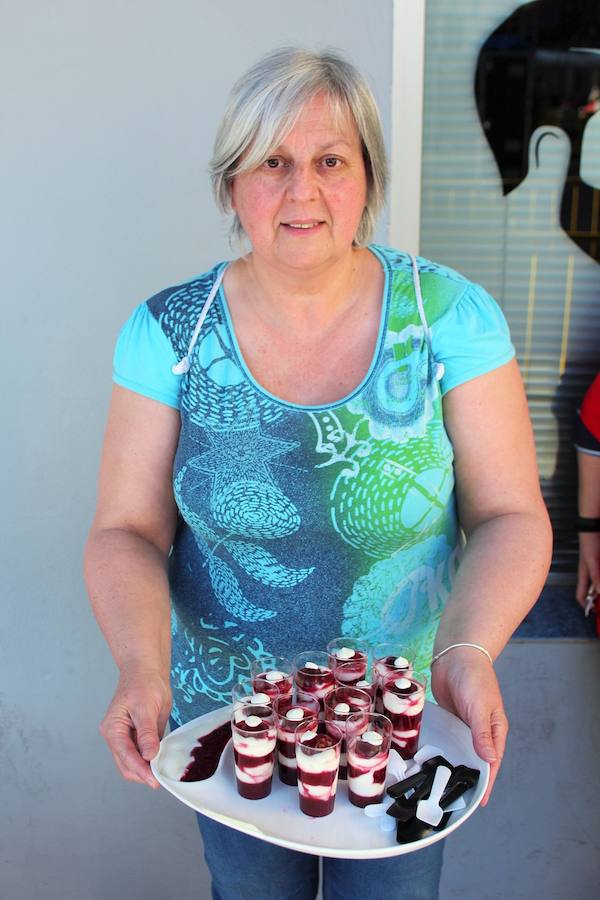 Y Villamediana sigue disfrutando de sus fiestas a la espera de honrar a San Isidro este miércoles. El buen tiempo también ayuda a que el ambiente sea fantástico. Dulces y ajedrez amenizaron a artistas de la cocina y de los tableros.