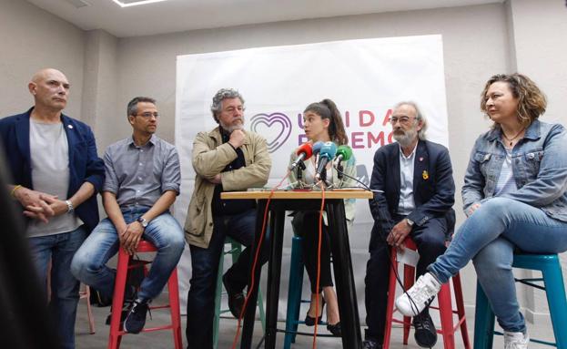 El diputado electo por Álava en el Congreso, Juan López de Uralde, y los candidatos a la Presidencia de La Rioja y al Ayuntamiento de Logroño.