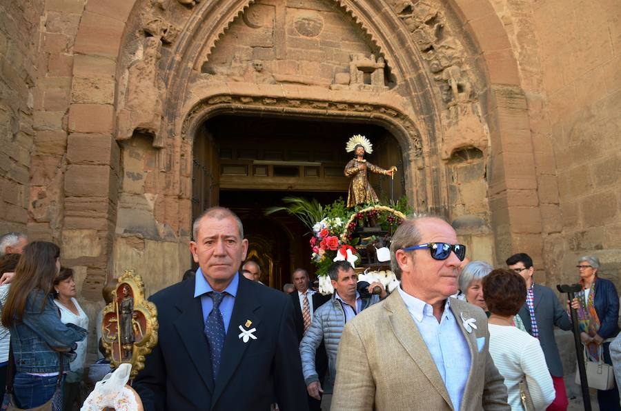 Fervor y tradición durante el recorrido de la imagen de San Isidro Labrador por las calles de Calahorra,, patrón de los agricultores 