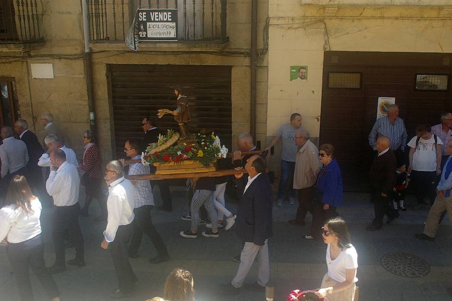 Los agricultores comenzaron honrando a su patrón de víspera con 'La Charma´', no faltó la misa en honor al santo y posterior procesión, así como la bendición de los campos y las danzas en varios sitios del recorrido