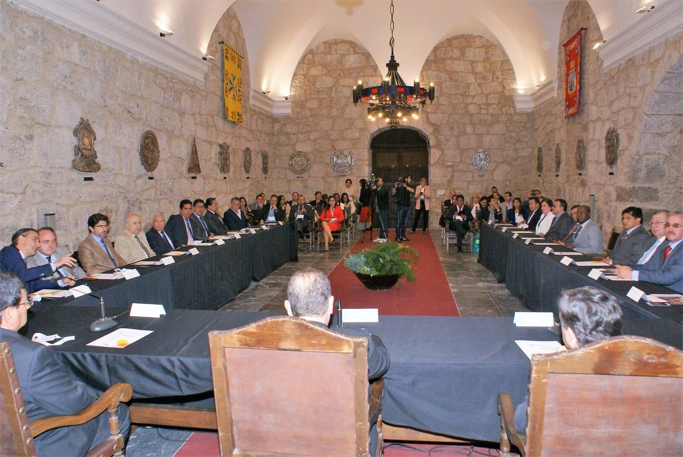 Fotos: La UNIR firma en San Millán un convenio con 15 universidades de Ecuador