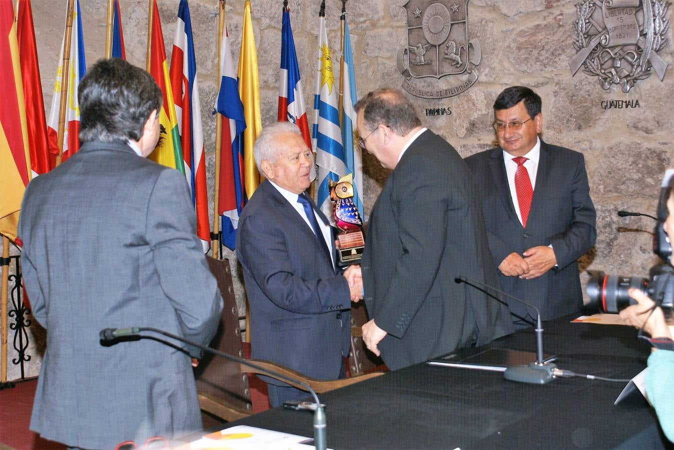 Fotos: La UNIR firma en San Millán un convenio con 15 universidades de Ecuador