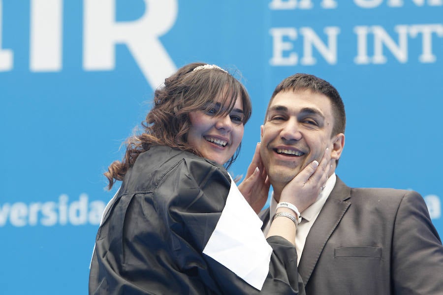 Ceremonia de graduación de los alumnos de Grado y Posgradl en la Plaza de Toros de Logroño