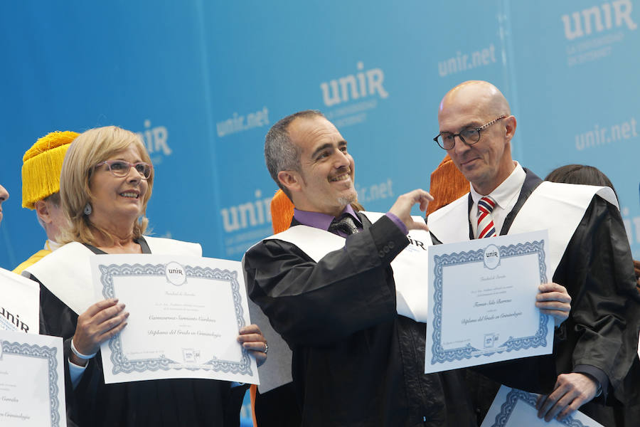 Ceremonia de graduación de los alumnos de Grado y Posgradl en la Plaza de Toros de Logroño