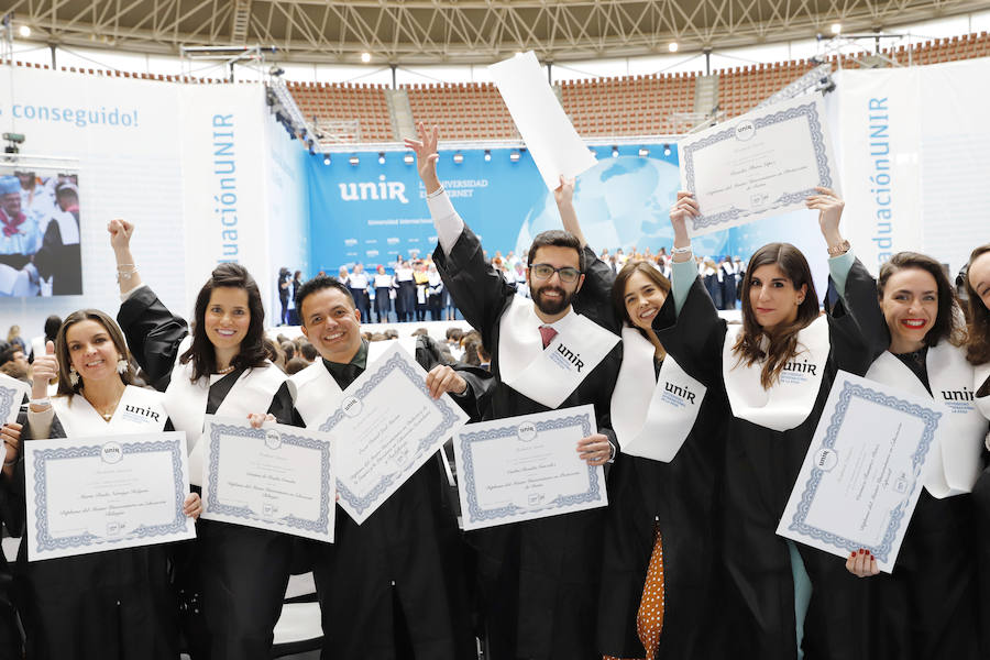 Ceremonia de graduación de los alumnos de Grado y Posgrado en la Plaza de Toros de Logroño