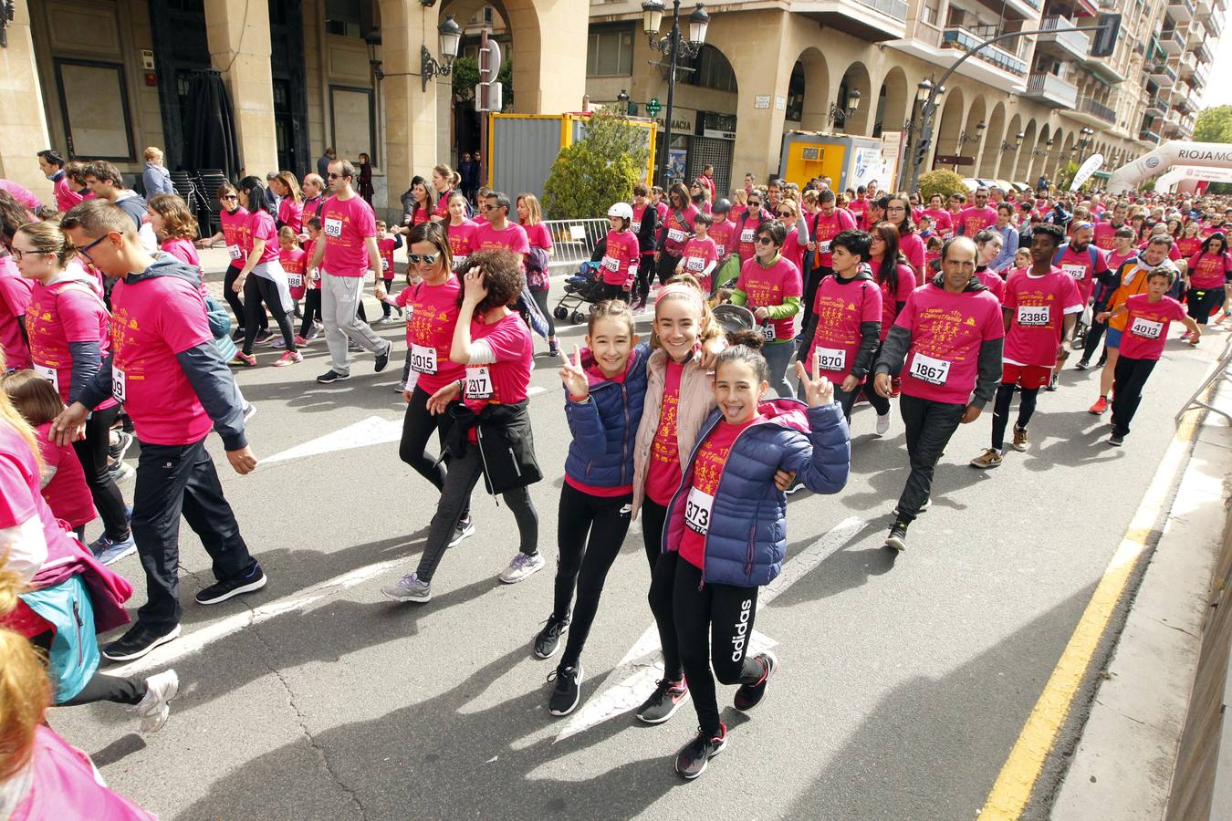 Fotos: Multitudinaria participación en la Carrera de la Familia (I)