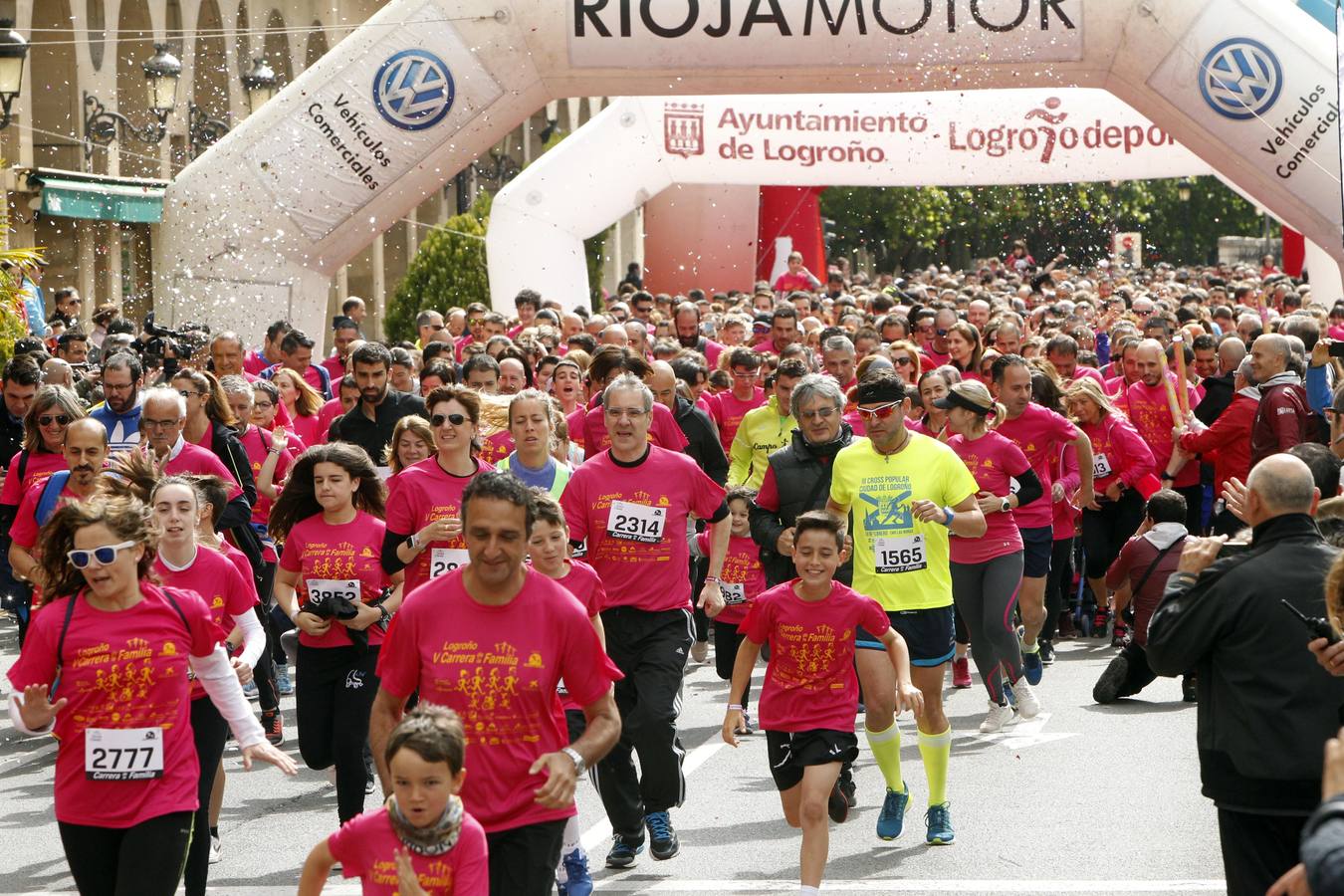 Fotos: Multitudinaria participación en la Carrera de la Familia (II)