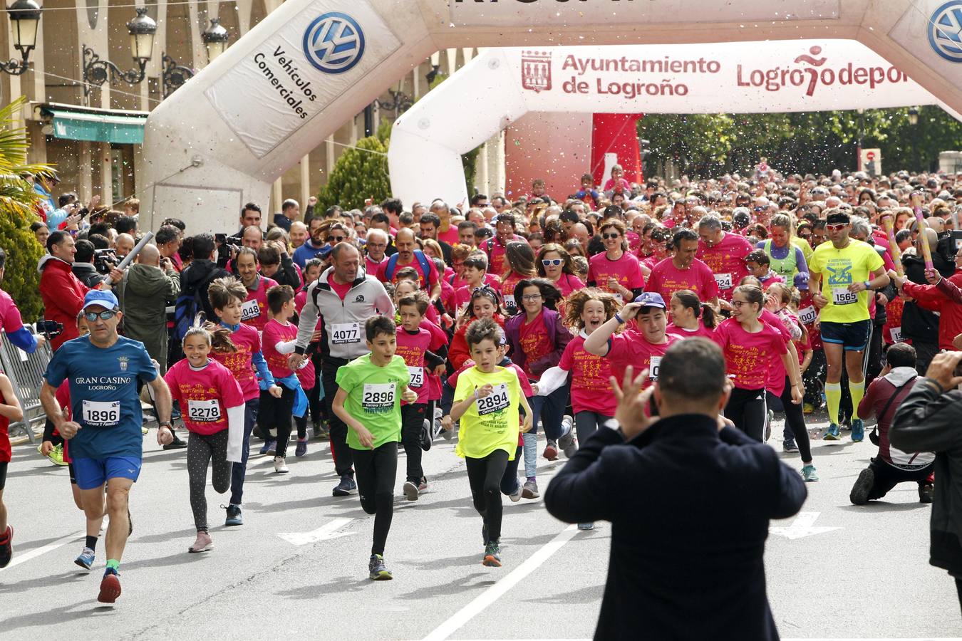 Fotos: Multitudinaria participación en la Carrera de la Familia (II)