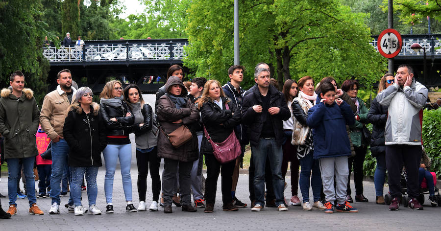 Mucho ruido y olor al pólvo en el Parque del Ebro