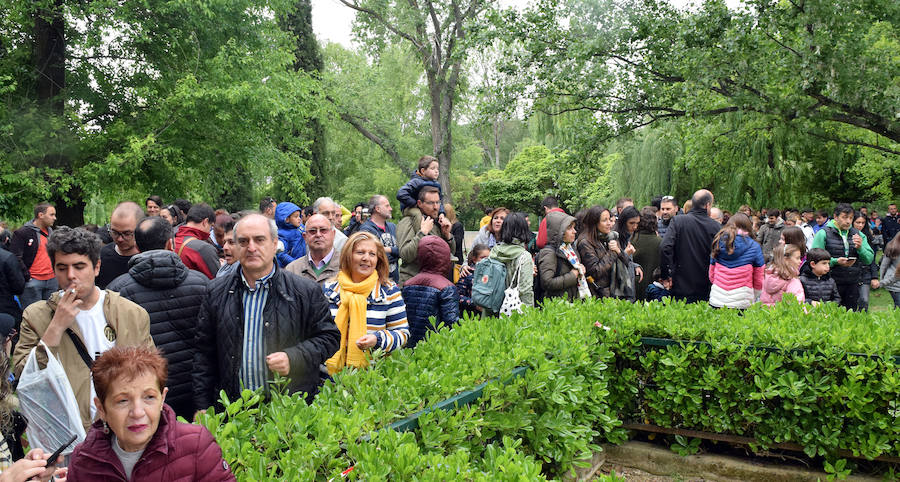 Mucho ruido y olor al pólvo en el Parque del Ebro