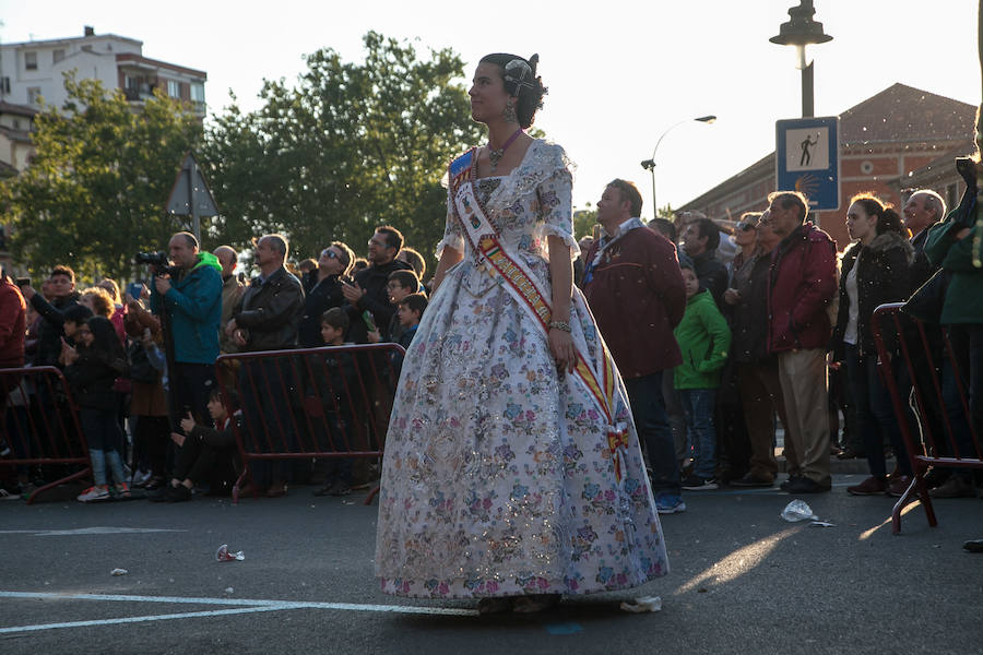 Cientos de personas se acercaron al acto final de las 'fallas' que se han venido celebrando en los últimos días