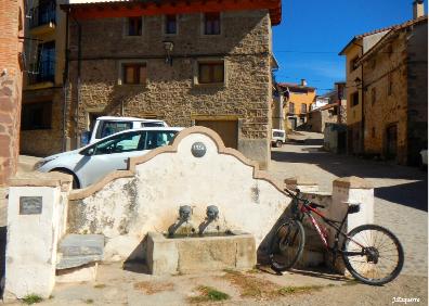 Imagen secundaria 1 - Pradillo desde el sendero, fuente en Montemediano y senda que conezta ambos pueblos.