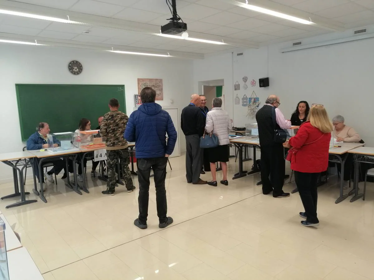 La jornada electoral discurre con normalidad en La Rioja.