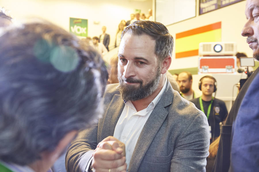 El líder de Vox, Santiago Abascal, la noche del domingo.