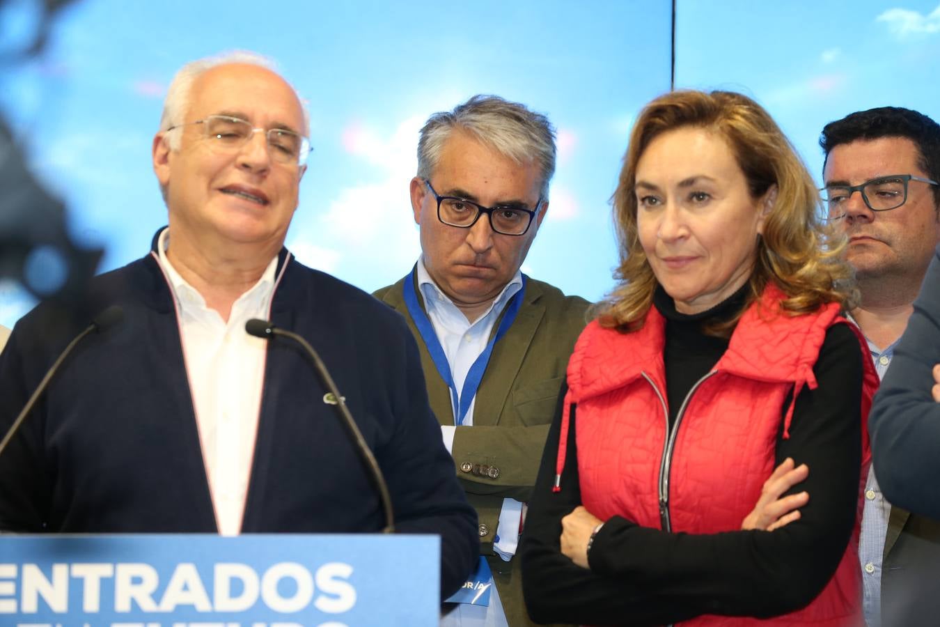 Fotos: Caras largas en el PP