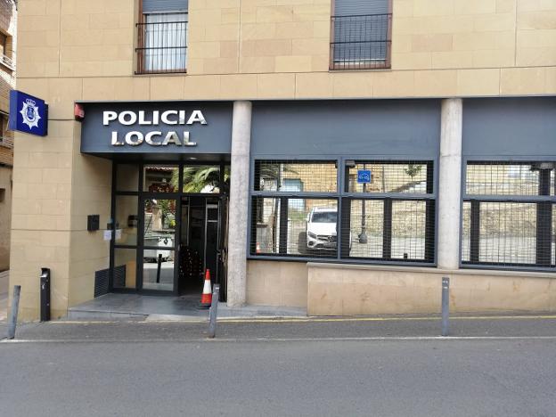 Fachada de la sede en Haro de la Jefatura de la Policía Local. :: Ó.S.J.