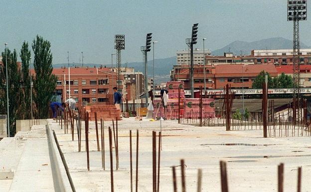 Obras del nuevo campo de fútbol de Las Gaunas. 