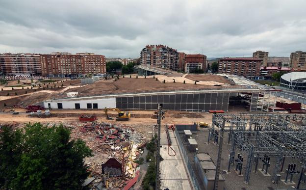 Parcela despejada... y unida. La demolición de las viejas dependencias formativas de Marqués de Larios han sumado metros al soterramiento.