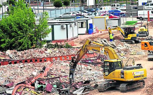 Tareas de desescombro a fin de despejar los terrenos junto a la estación y a la subestación.