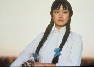 Imagen secundaria 1 - Gong Li en 'La maldición de la flor dorada', 'La linterna roja' y 'Memorias de una geisha'.