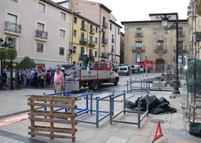 Imagen secundaria 1 - Retirados los andamios de Correos para comenzar las obras del hotel