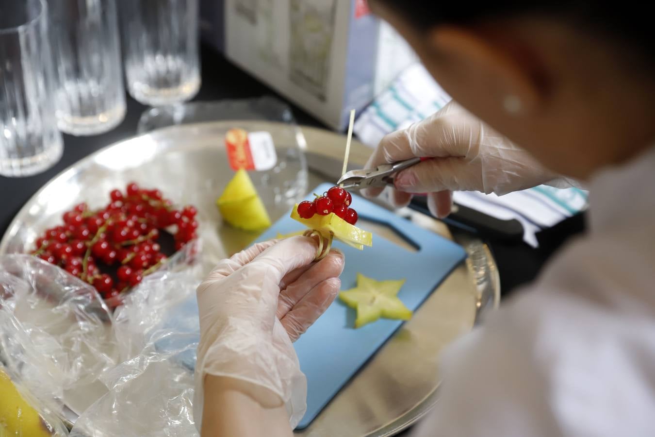 Nuria, del bar vegano El Arao, de la calle Padre Marín de Logroño, gana el concurso de cócteles de La Rioja. Este campeonato es clasificatorio para el Nacional que este año se celebrará en Pamplona a finales de noviembre y donde competirán concursantes de todas las Comunidades y de ahí saldrá el Campeón de España que irá al Campeonato del mundo.