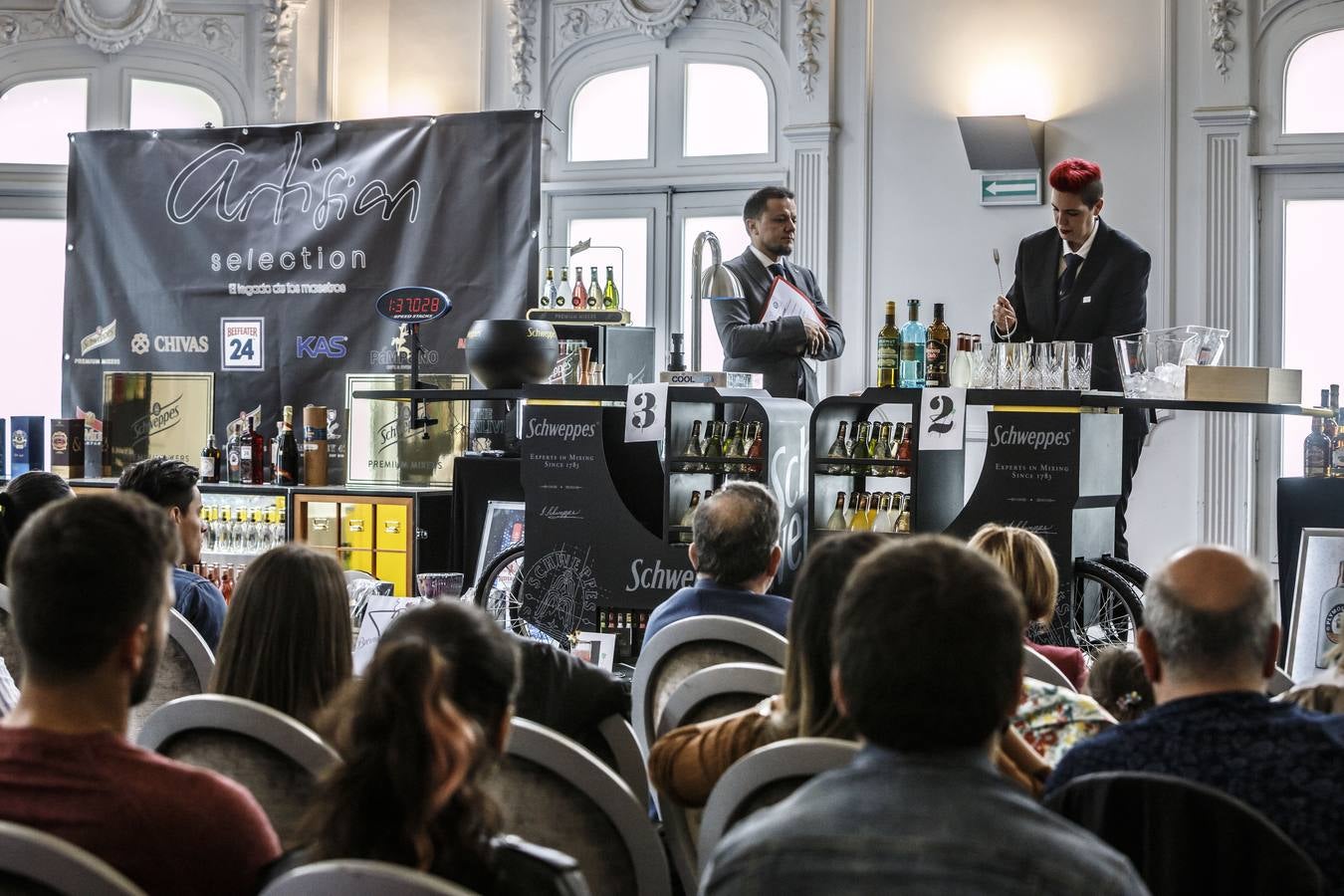 Nuria, del bar vegano El Arao, de la calle Padre Marín de Logroño, gana el concurso de cócteles de La Rioja. Este campeonato es clasificatorio para el Nacional que este año se celebrará en Pamplona a finales de noviembre y donde competirán concursantes de todas las Comunidades y de ahí saldrá el Campeón de España que irá al Campeonato del mundo.