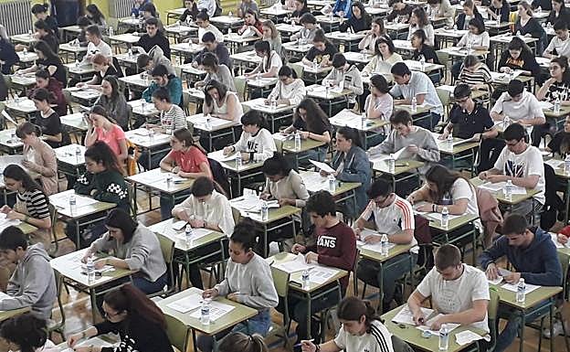 Alumnos se examinan en el IES Quintiliano. 