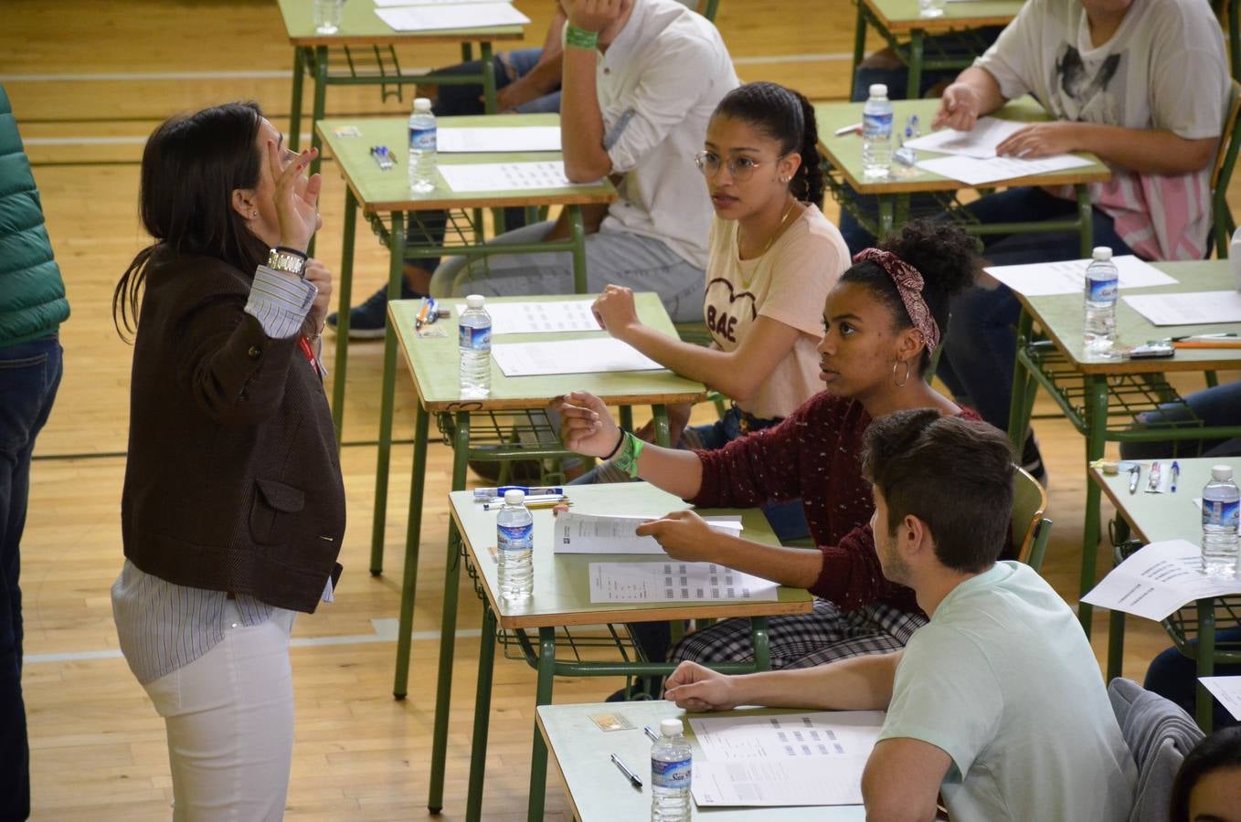Un total de 238 alumnos de La Rioja se examinan en el pabellón del IES Quintiliano de la primera prueba de la Ebau. 