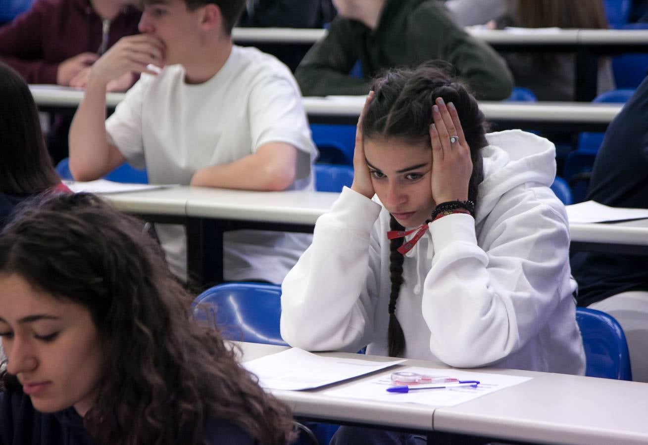Fotos: Comienza la EBAU en Logroño