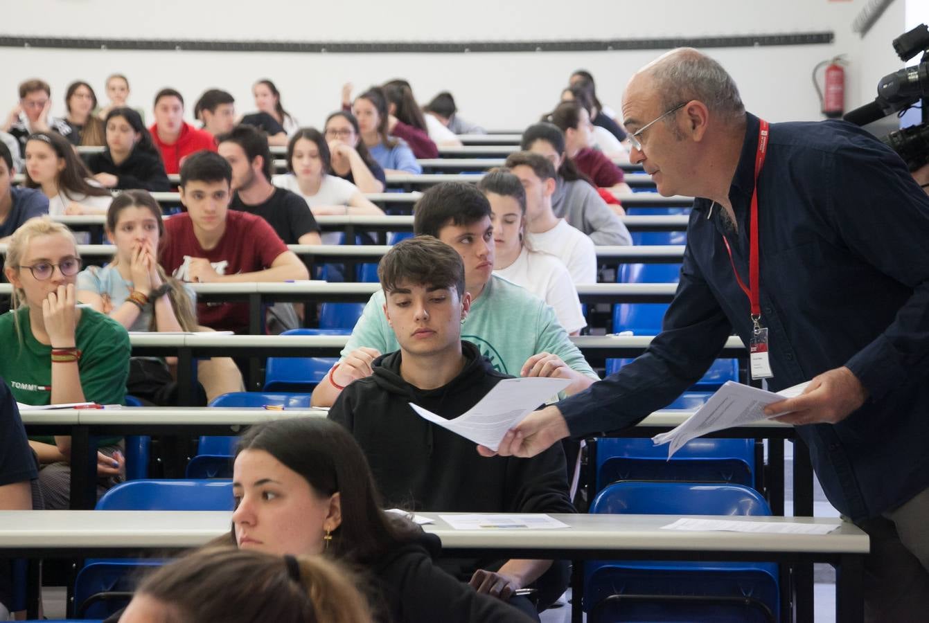 Fotos: Comienza la EBAU en Logroño