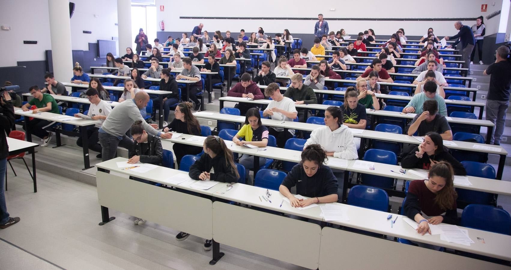 Fotos: Comienza la EBAU en Logroño