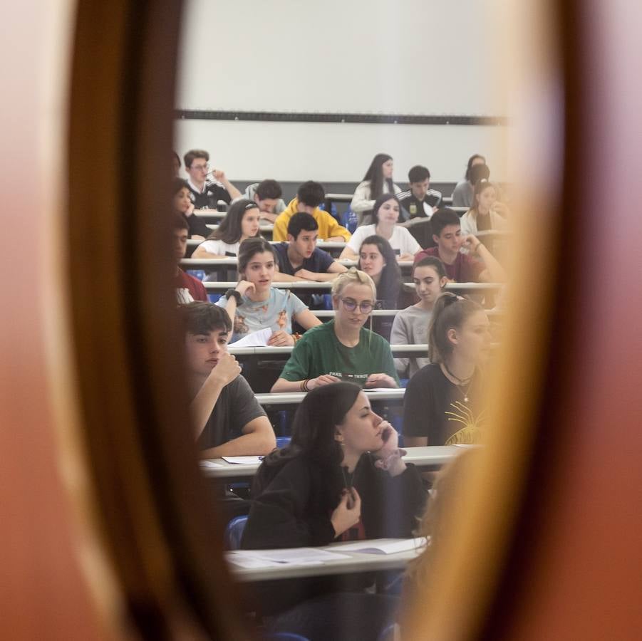 Fotos: Comienza la EBAU en Logroño